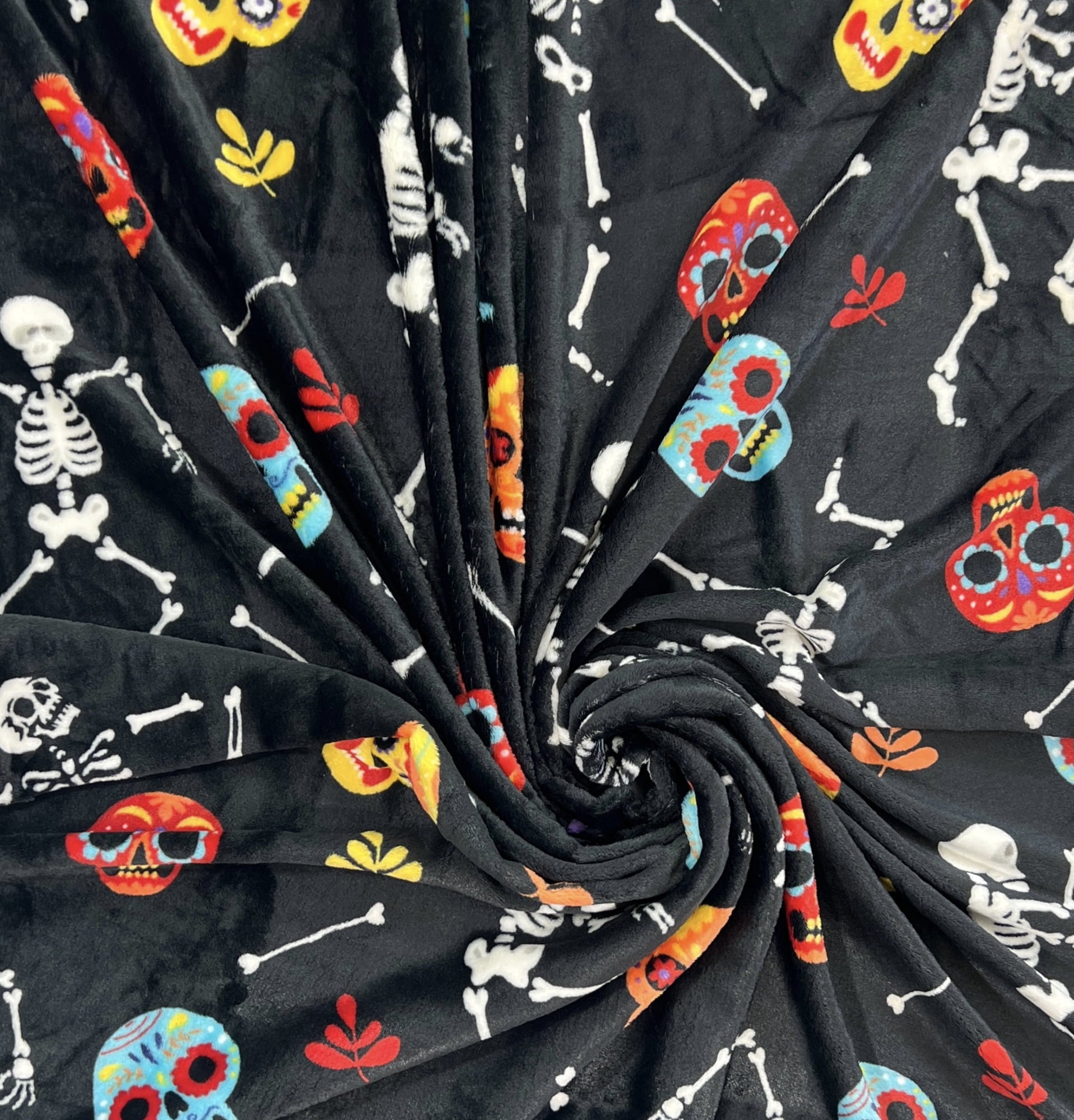 Serafina Home Halloween Throw Blanket: Fuzzy Boo! Jack O'Lantern Spider Webs Skull and Black Cats Print on Velvet Fleece for Sofa Bed Couch Chair Dorm