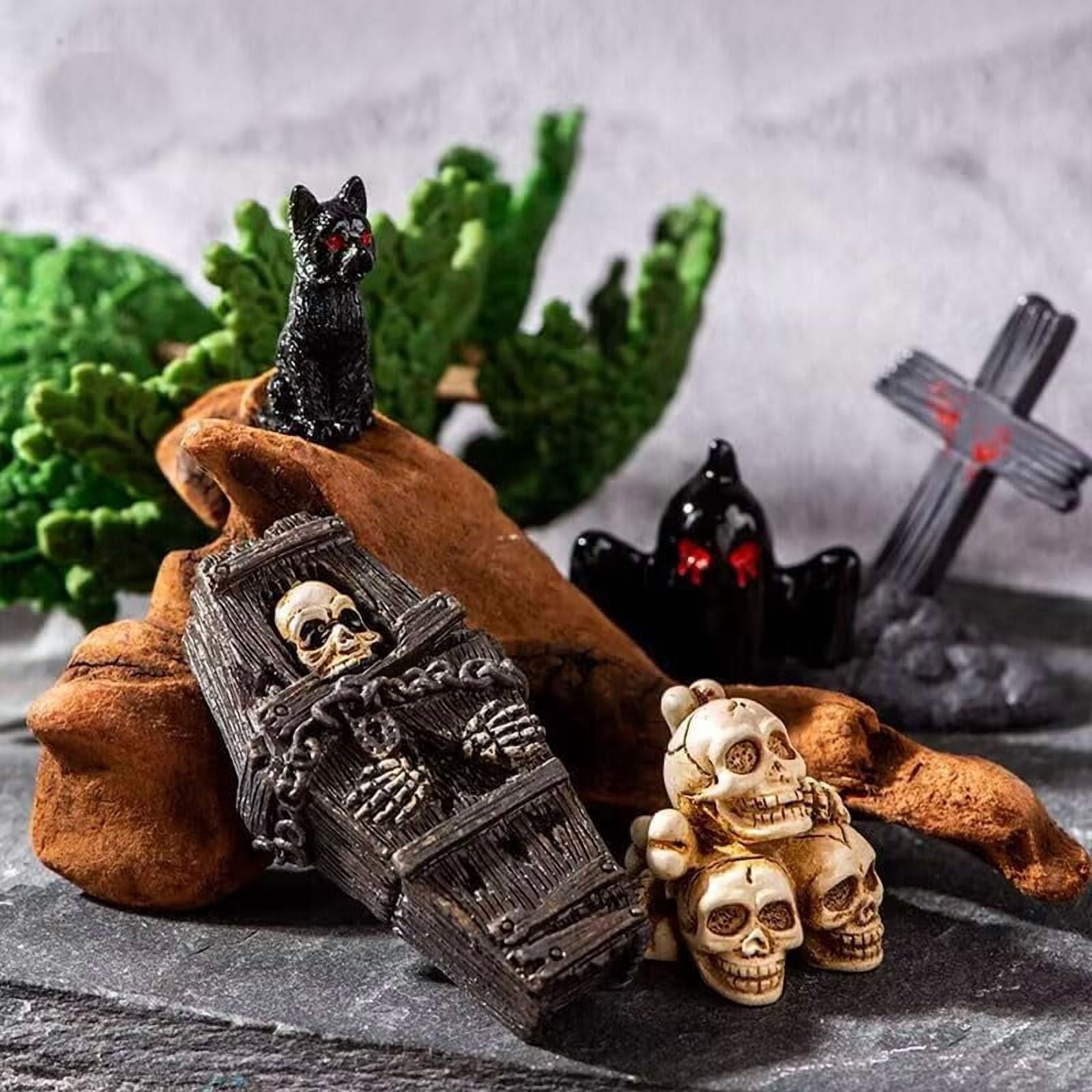 19pcs Halloween Mini Figurines, Creative Miniature Skull Heads Crow Tombstone Scene Ornaments Set, Halloween Village Collections Resin Crafts for Halloween Party Favors Tabletop Decor