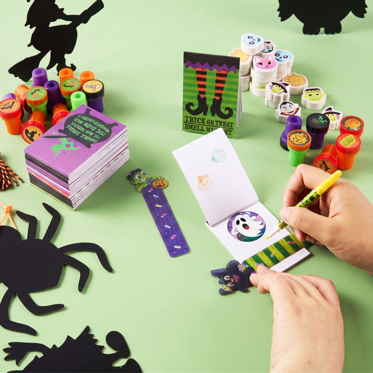 Joyfy 192 Pcs Halloween Stationery Set, Halloween Markers Rulers Stickers Erasers Stamps Notebooks Bags Party Favors,Halloween Trick or Treat Bags,Halloween Gifts for Kids,Classroom Favors