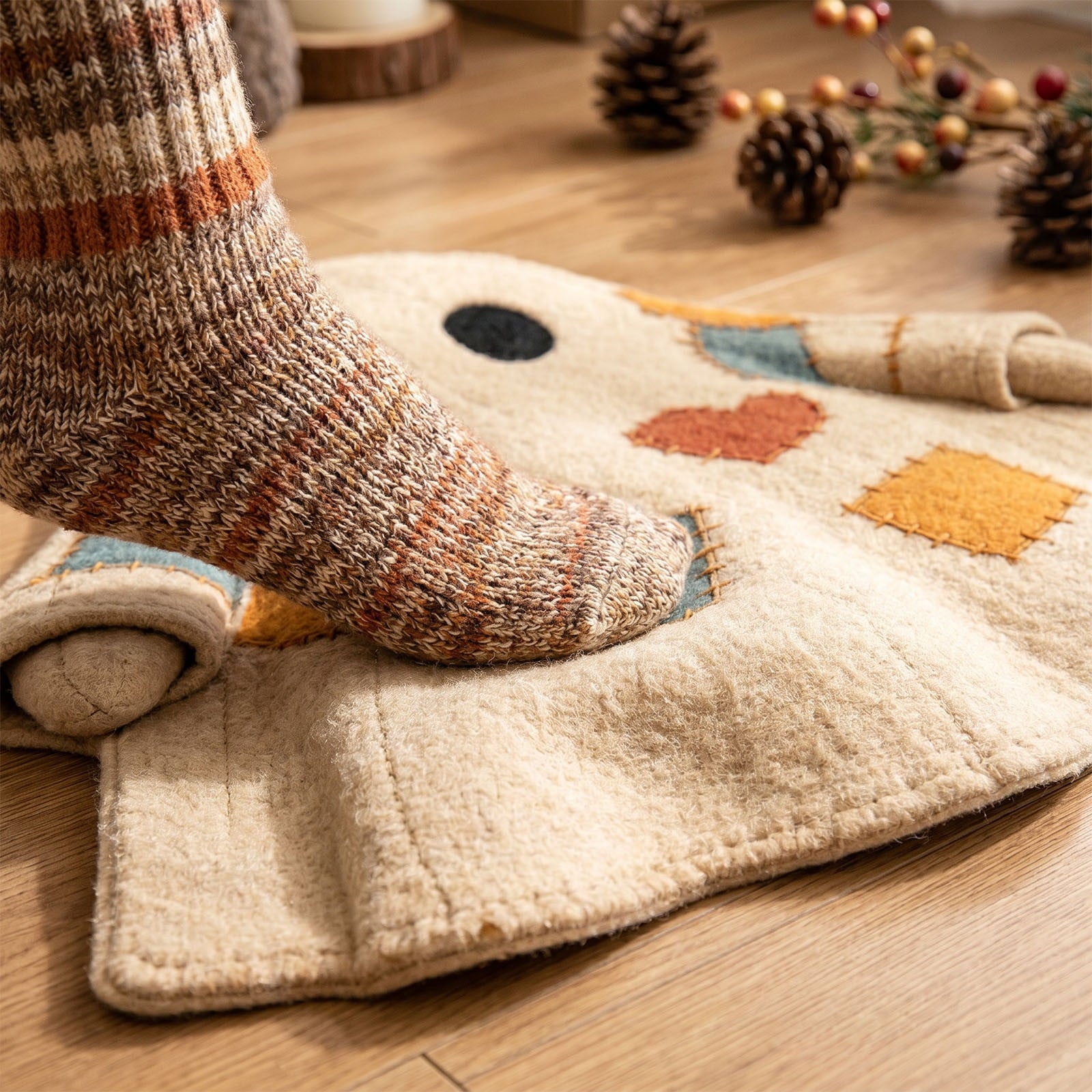 Lypsnake Patchwork Ghost Shaped Doormat,Vintage Stitched Fluffy Fabric Ghost Mat, Halloween Floor Carpet for Front Door Entrance Shower Room Fireplace Farmhouse Layout