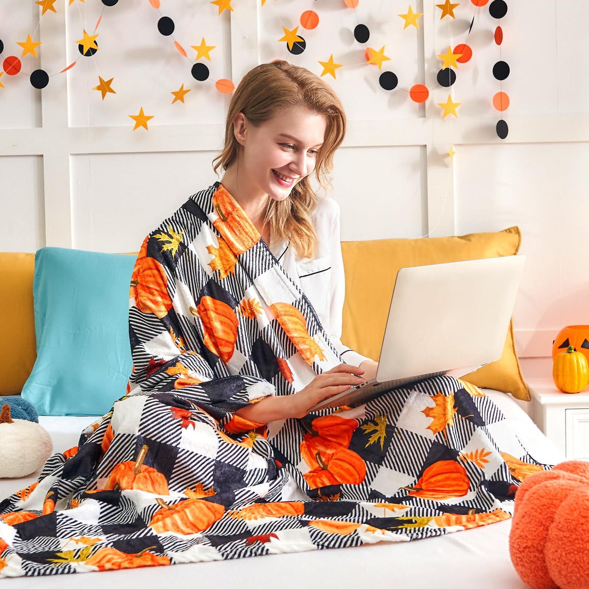 FastXmas Halloween Throw Blanket, 30"x40" Flannel Fleece Pumpkins Maple Checkered Plush Blanket, Soft Lightweight Skin-Friendly Fall Harvest Decorative Throw Blanket for Couch Sofa Bed Outdoor