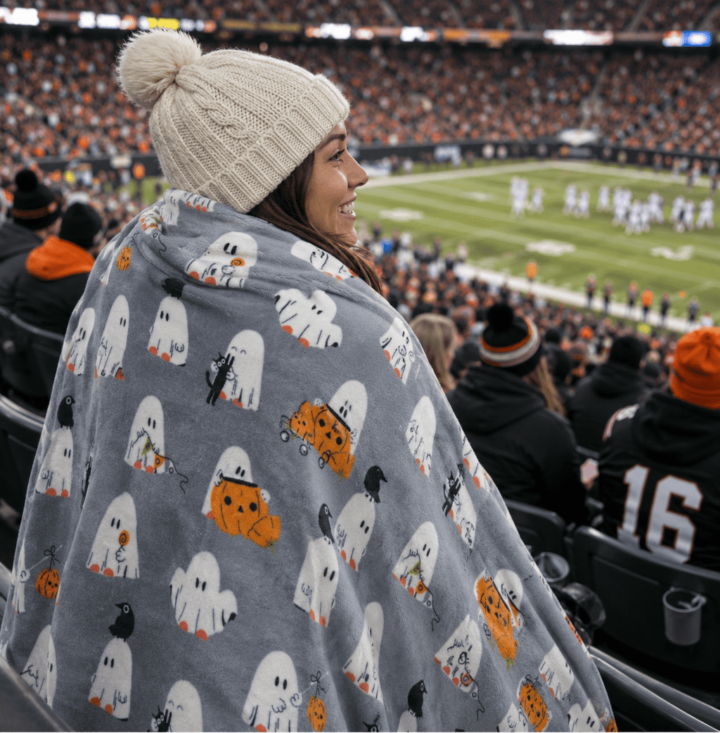 Serafina Home Halloween Throw Blanket: Fuzzy Boo! Jack O'Lantern Spider Webs Skull and Black Cats Print on Velvet Fleece for Sofa Bed Couch Chair Dorm