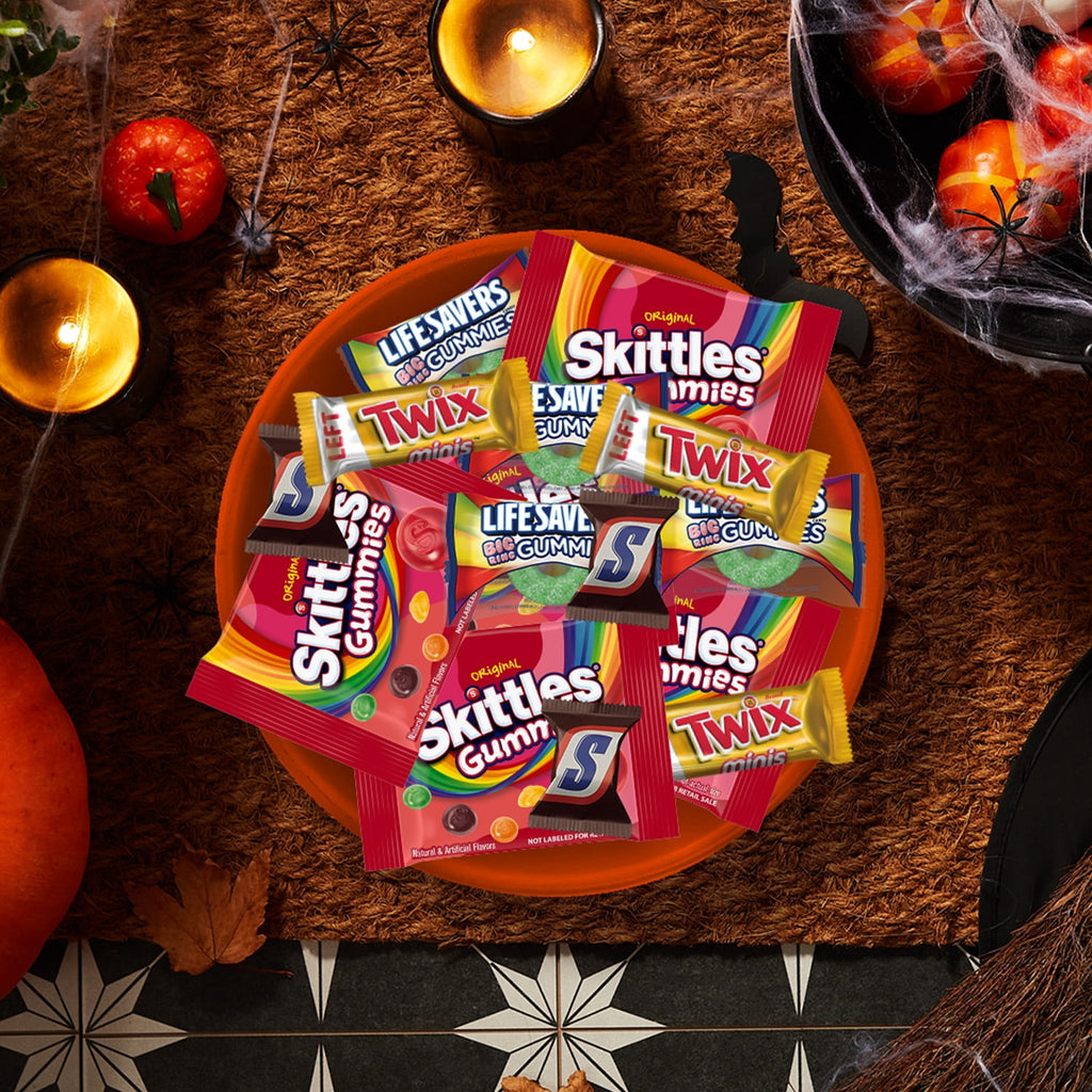 Snickers, Skittles Gummies & More Halloween Candy Variety Pack - 155 Ct Bulk Bag