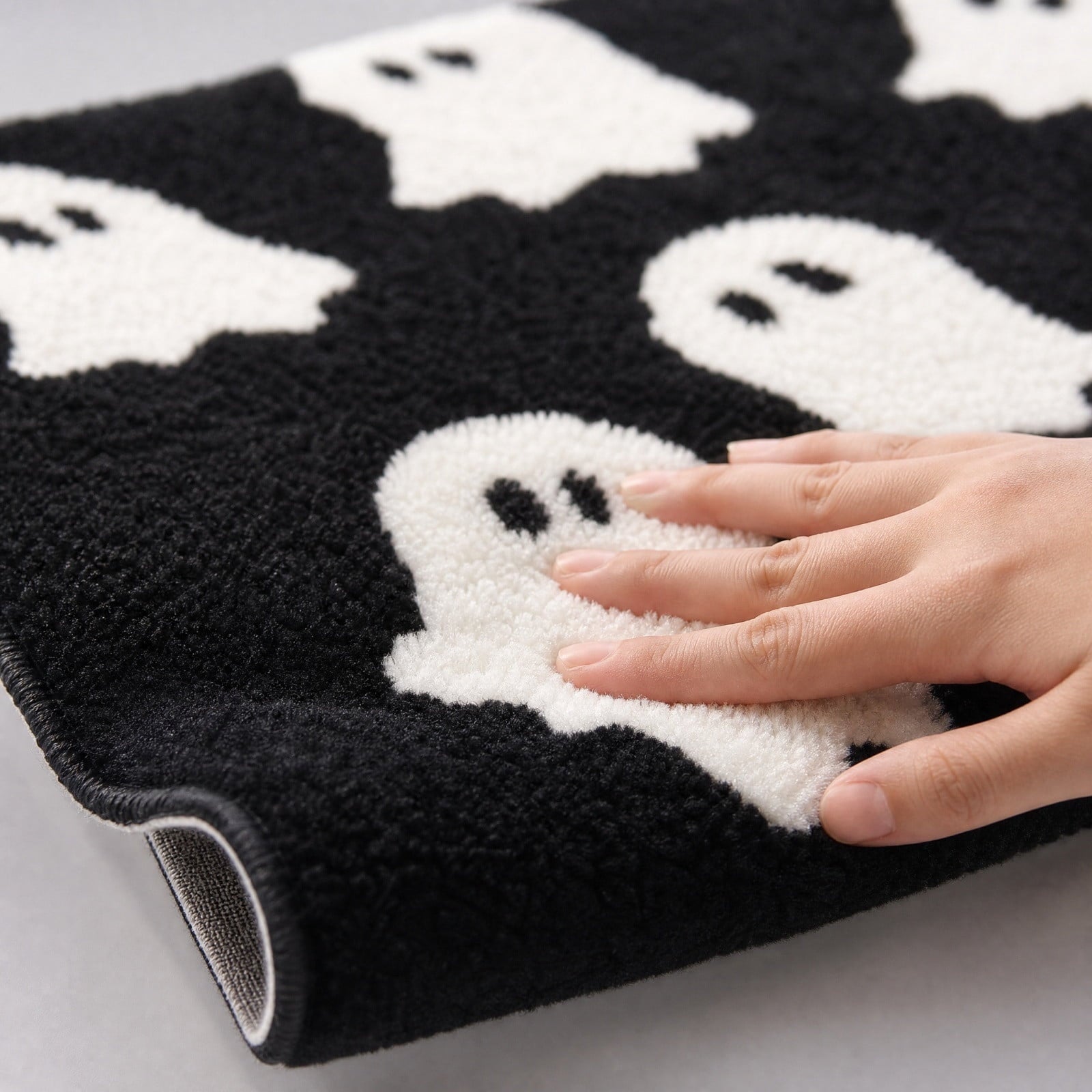 Halloween Ghost Door Mat, Cute Welcome Mat for Front Door Porch Entryway Haunted Outdoor Decor Spooky Decorative Entrance Doormat Non Slip Halloween Rug, 16" x 24"