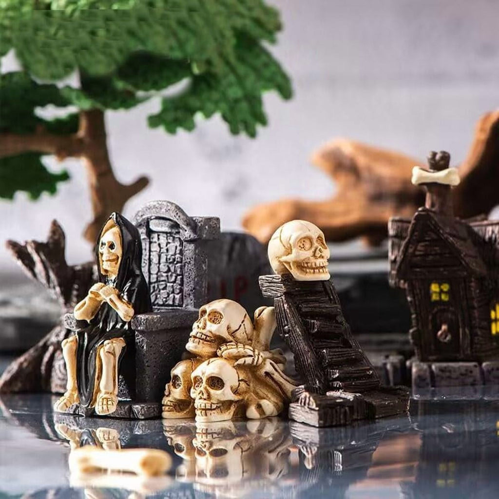 19pcs Halloween Mini Figurines, Creative Miniature Skull Heads Crow Tombstone Scene Ornaments Set, Halloween Village Collections Resin Crafts for Halloween Party Favors Tabletop Decor