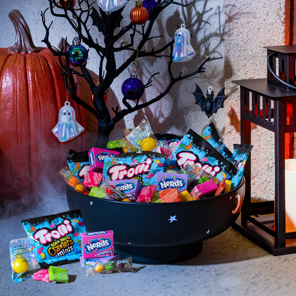 Nerds Classic Fun Halloween Trick-or-Treat Variety Bag, Laffy Taffy, Now and Later, Lemonhead, Gobstopper, and NERDS Original, 425 Pieces, 104.6 Ounces