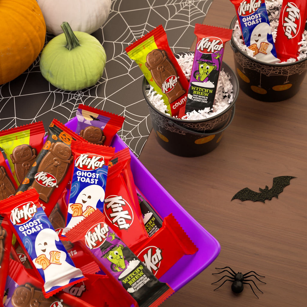 Kit Kat Assorted Flavored Wafer Snack Size, Halloween Candy Bulk Bag, 30.2 oz (60 Pieces)