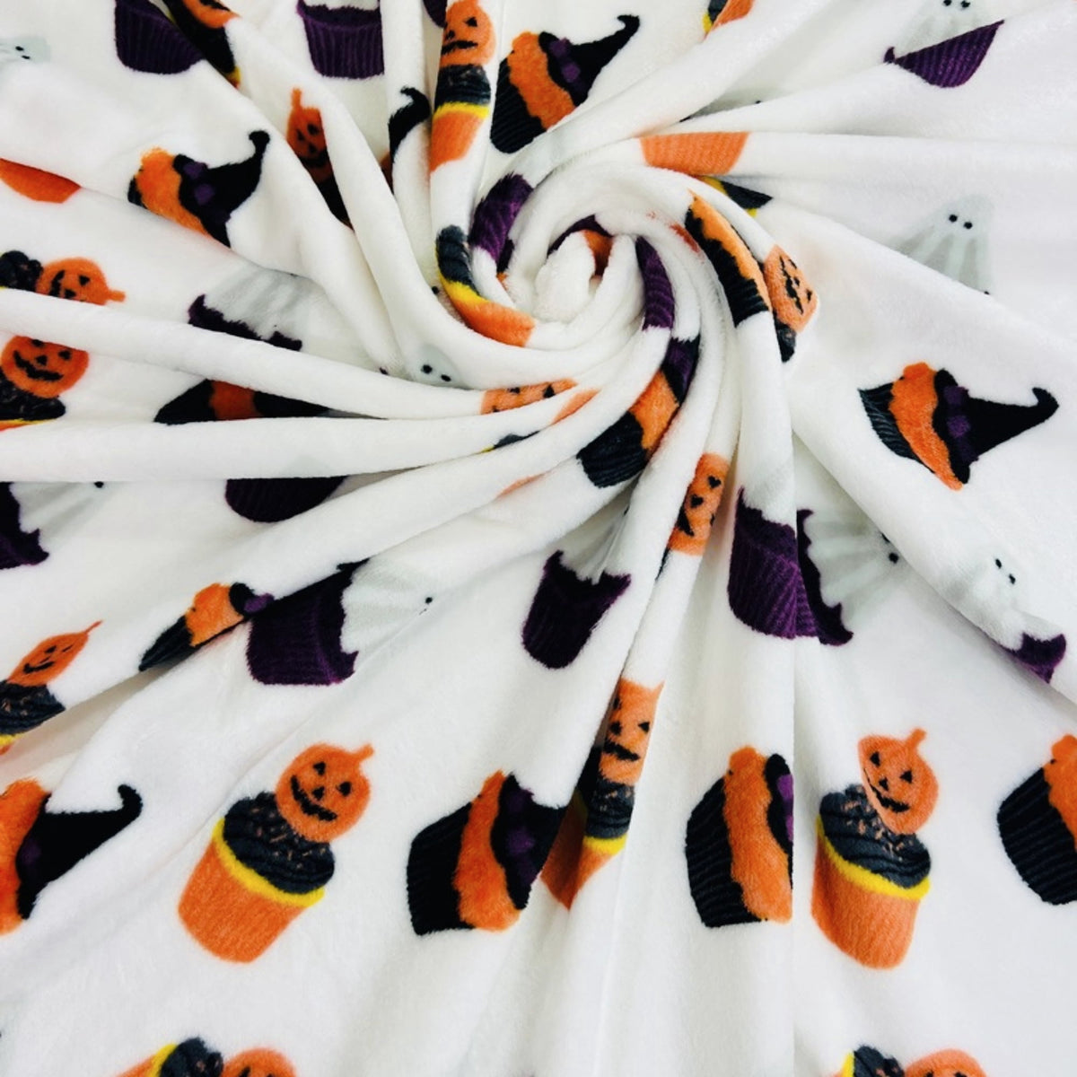 Serafina Home Halloween Throw Blanket: Fuzzy Boo! Jack O'Lantern Spider Webs Skull and Black Cats Print on Velvet Fleece for Sofa Bed Couch Chair Dorm