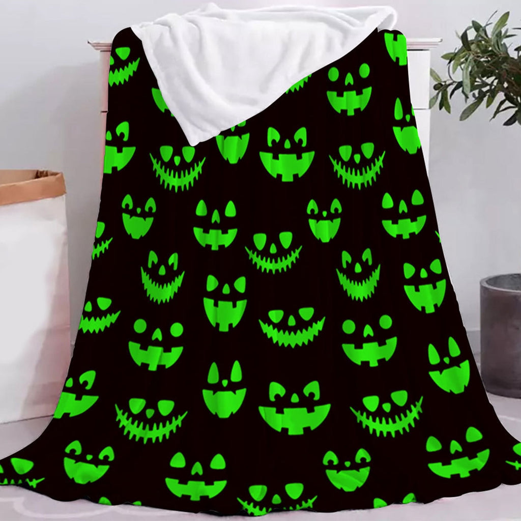 Pink Halloween Throw Blanket for Couch Fleece Halloween Decorations Throw Blankets Lightweight Soft Plush Big Throws and Blankets with Funny Ghost,30x40in
