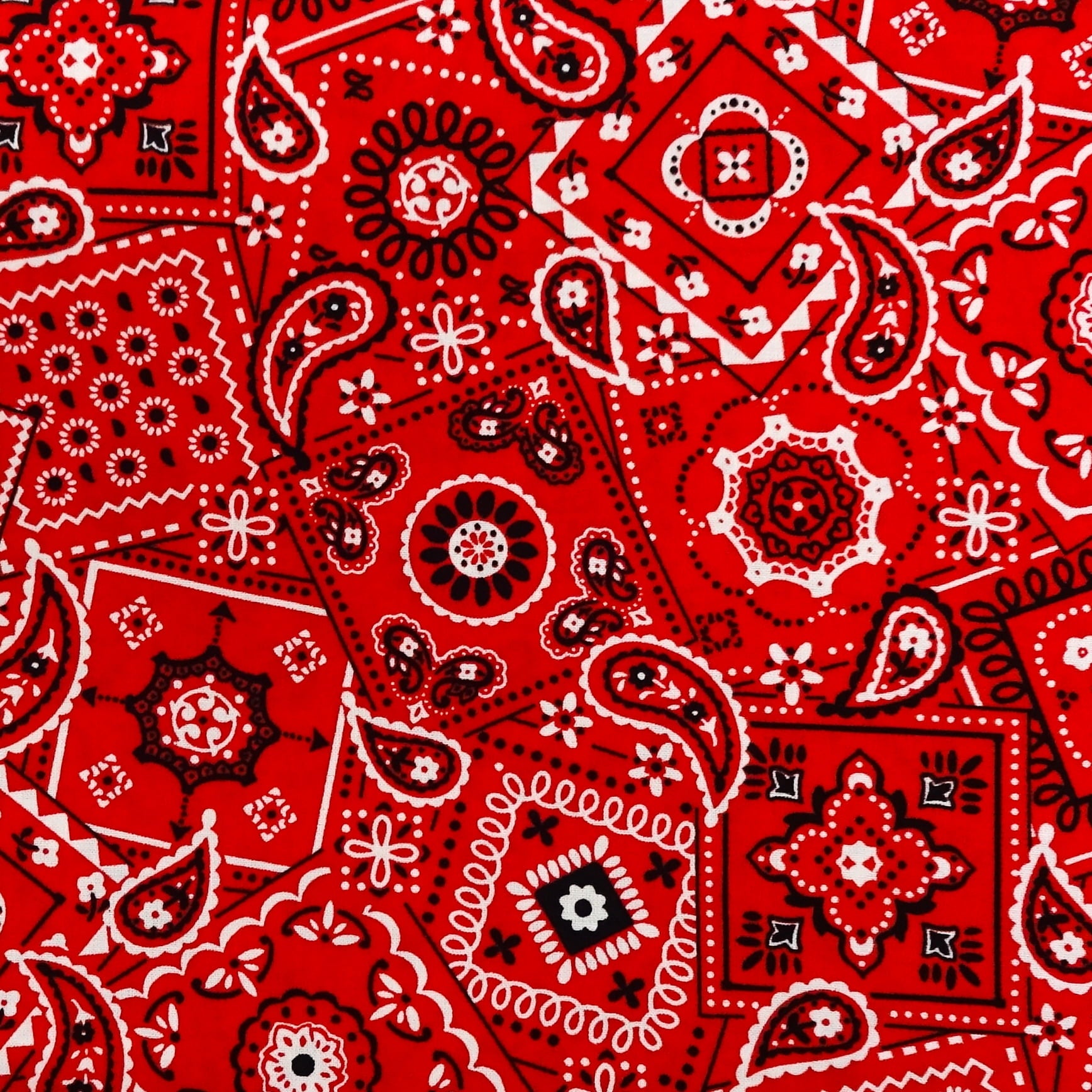 Waverly Inspirations Sewing & Craft Fabric, 3-Yard Precut 100% Cotton Printed Bandana, Red