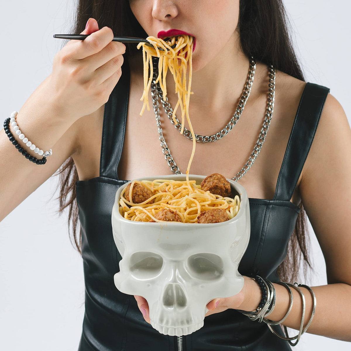 White Ceramic Skull Bowl, Gothic 3D Skull Shaped Serving Bowl, Food Safe Novelty Skull Dinner Bowl for Noodle Salad Snack Halloween Party Home Table Decor