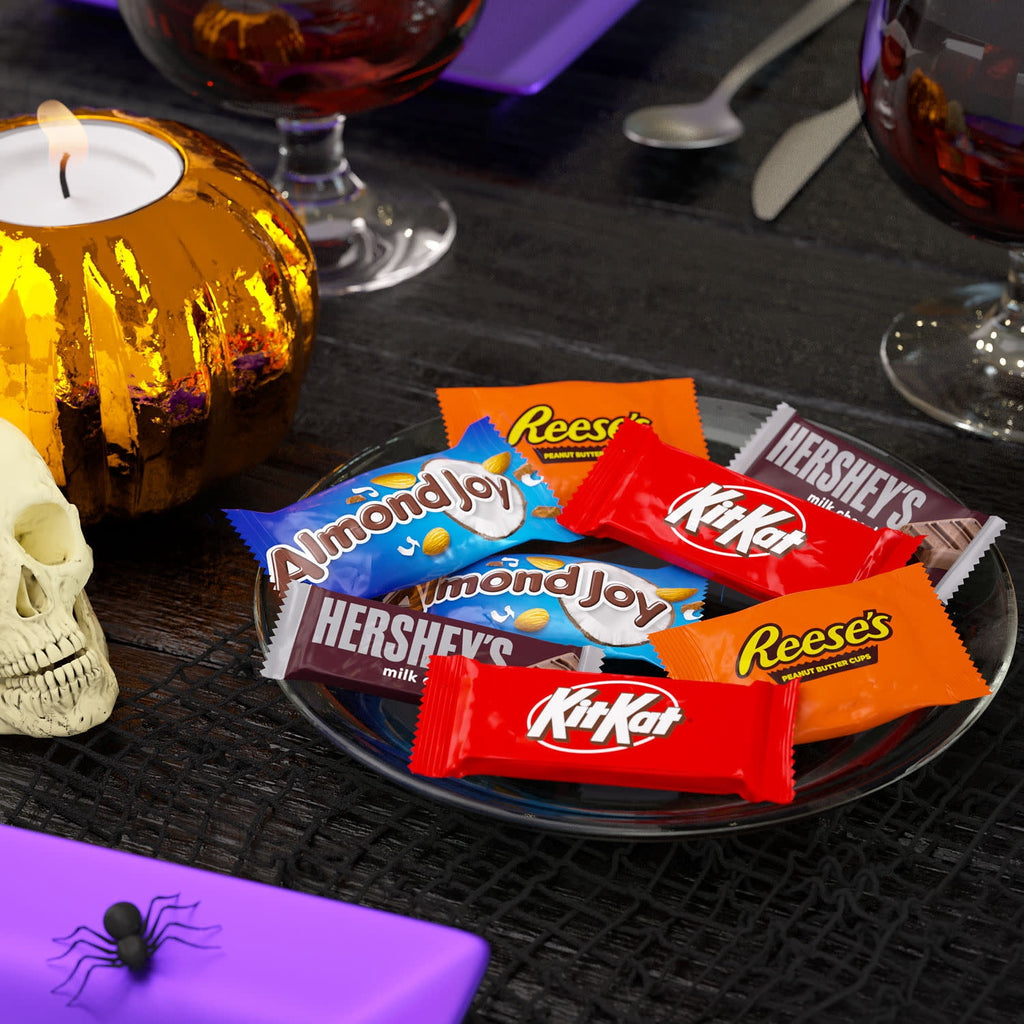 Hershey Assorted Chocolate, Halloween Candy Variety Bag, 13.13 oz (25 Pieces)