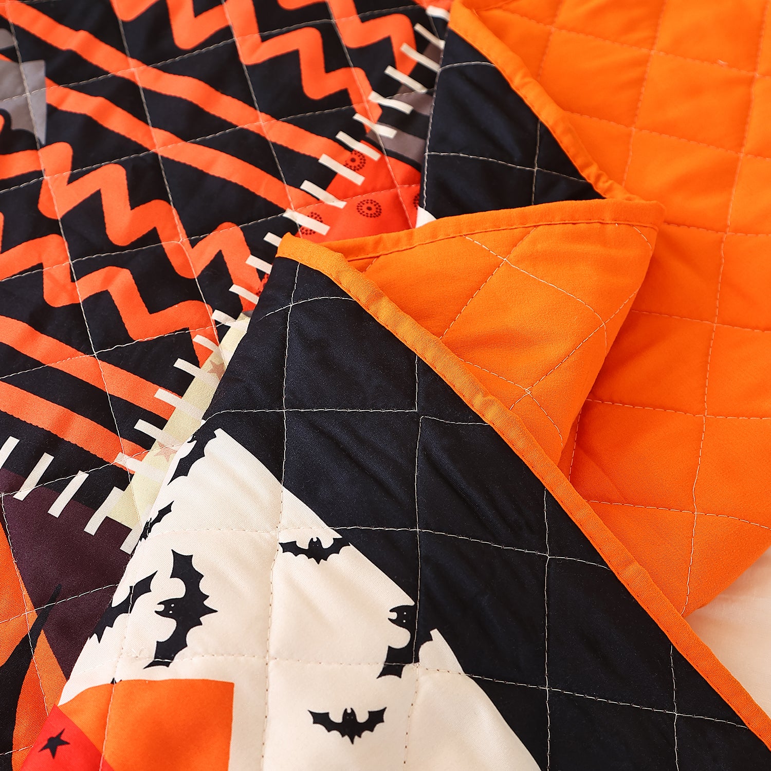 Evenhug Halloween Quilt Set,3-Piece Queen Size Bat Crow Pumpkin Halloween Themed Bedding Set Reversible Coverlet Set with 2 Pillow Shams