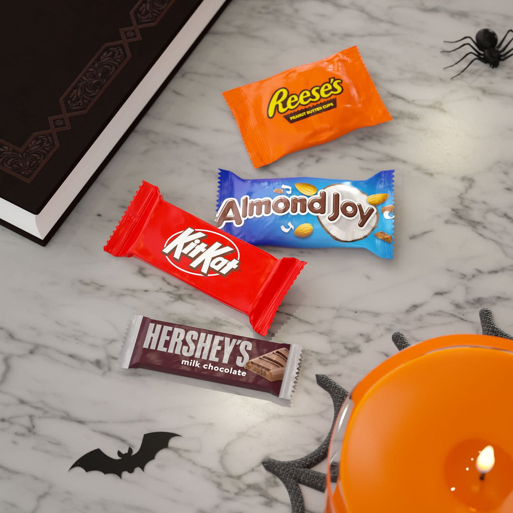 Hershey Assorted Chocolate, Halloween Candy Variety Bag, 13.13 oz (25 Pieces)