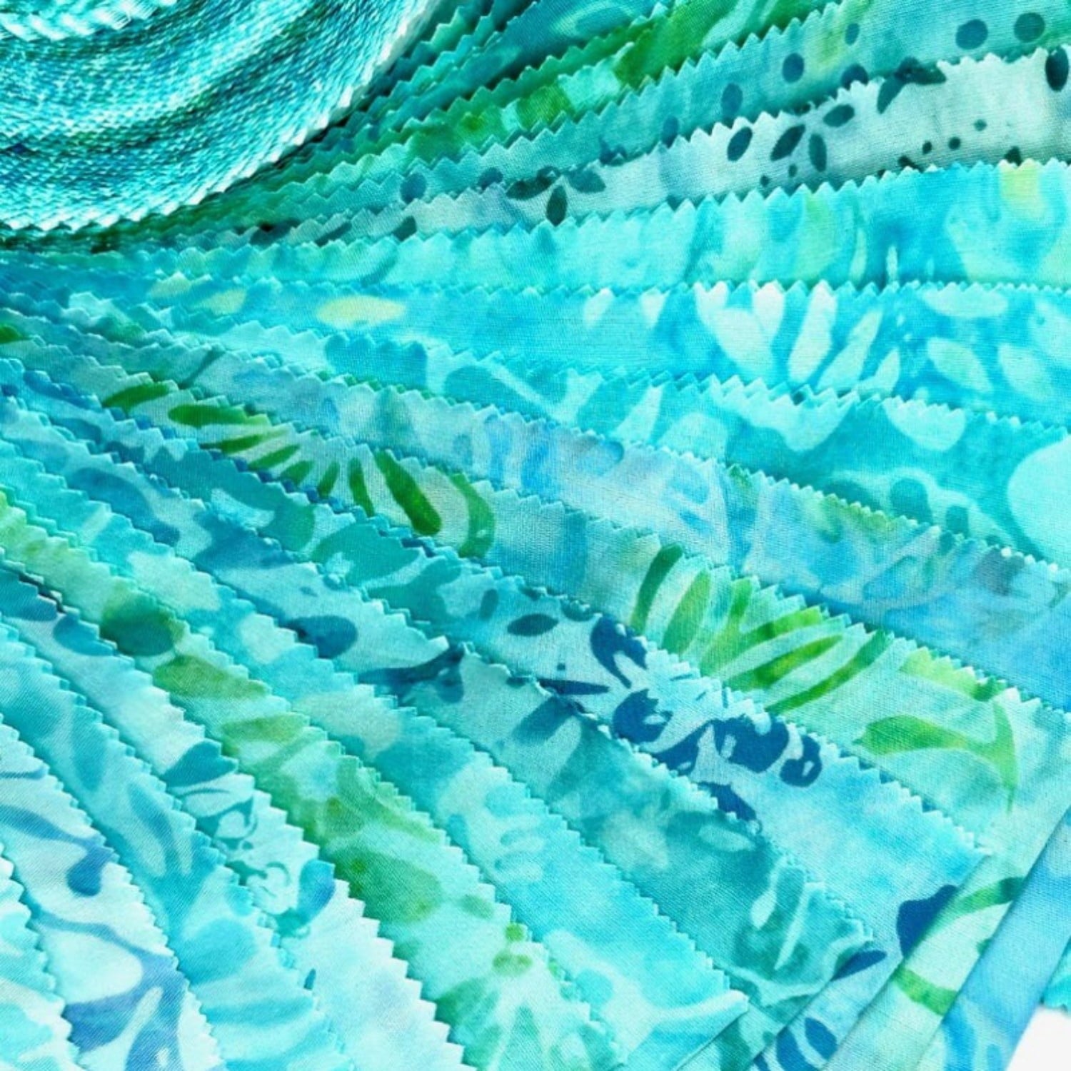 Heymaple 40Pcs Jelly Roll Fabric Strips for Quilting and Sewing, 2.6" x 20" Precut Fabric for DIY Crafting, Blue Green Lake