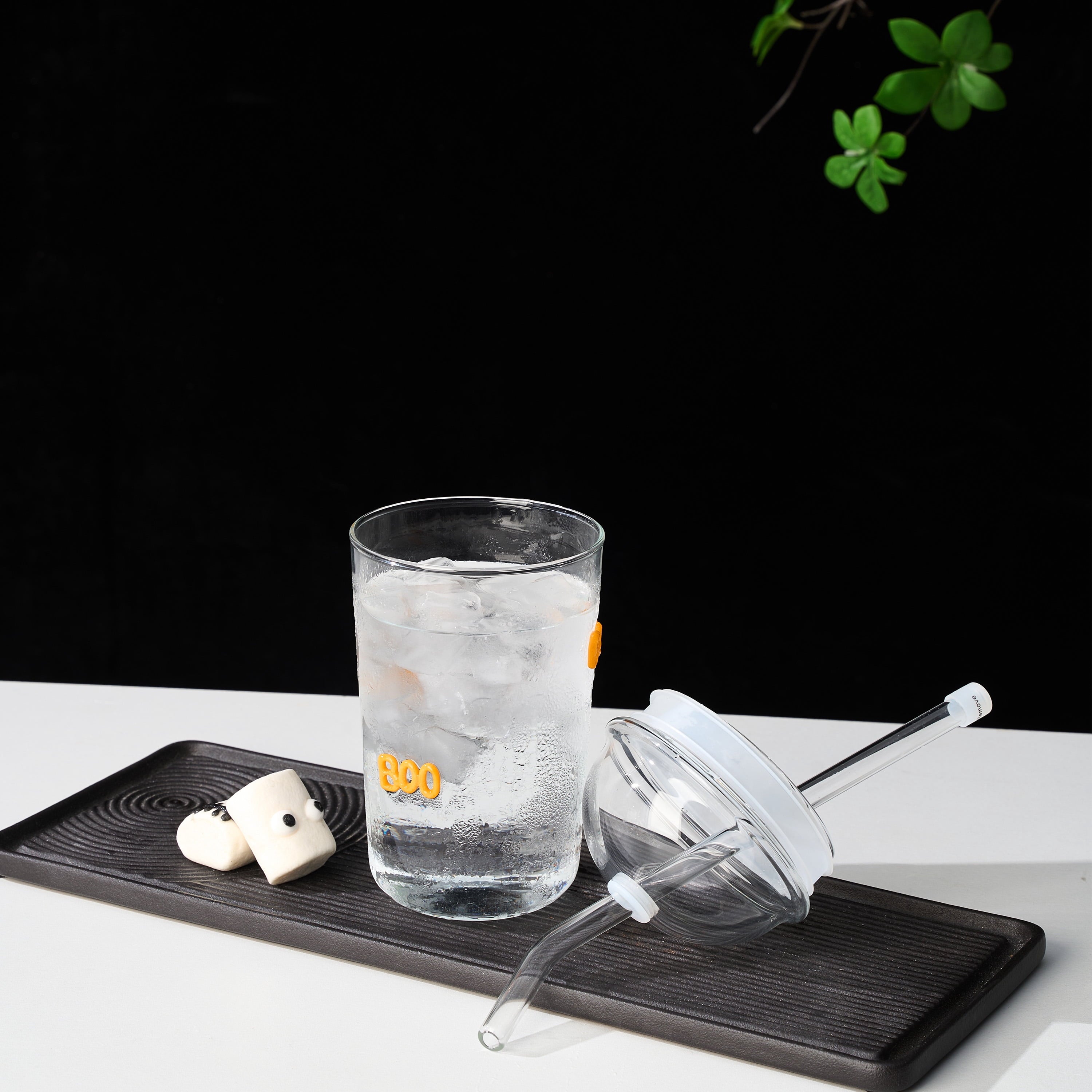 Way To Celebrate 16 oz Ghost Icon Clear Glass Sipper with Lid and Straw
