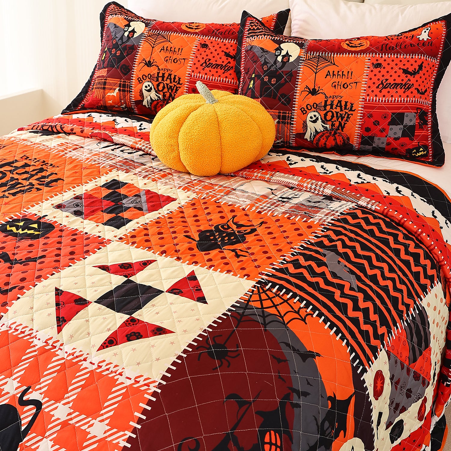 Evenhug Halloween Quilt Set,3-Piece Queen Size Bat Crow Pumpkin Halloween Themed Bedding Set Reversible Coverlet Set with 2 Pillow Shams