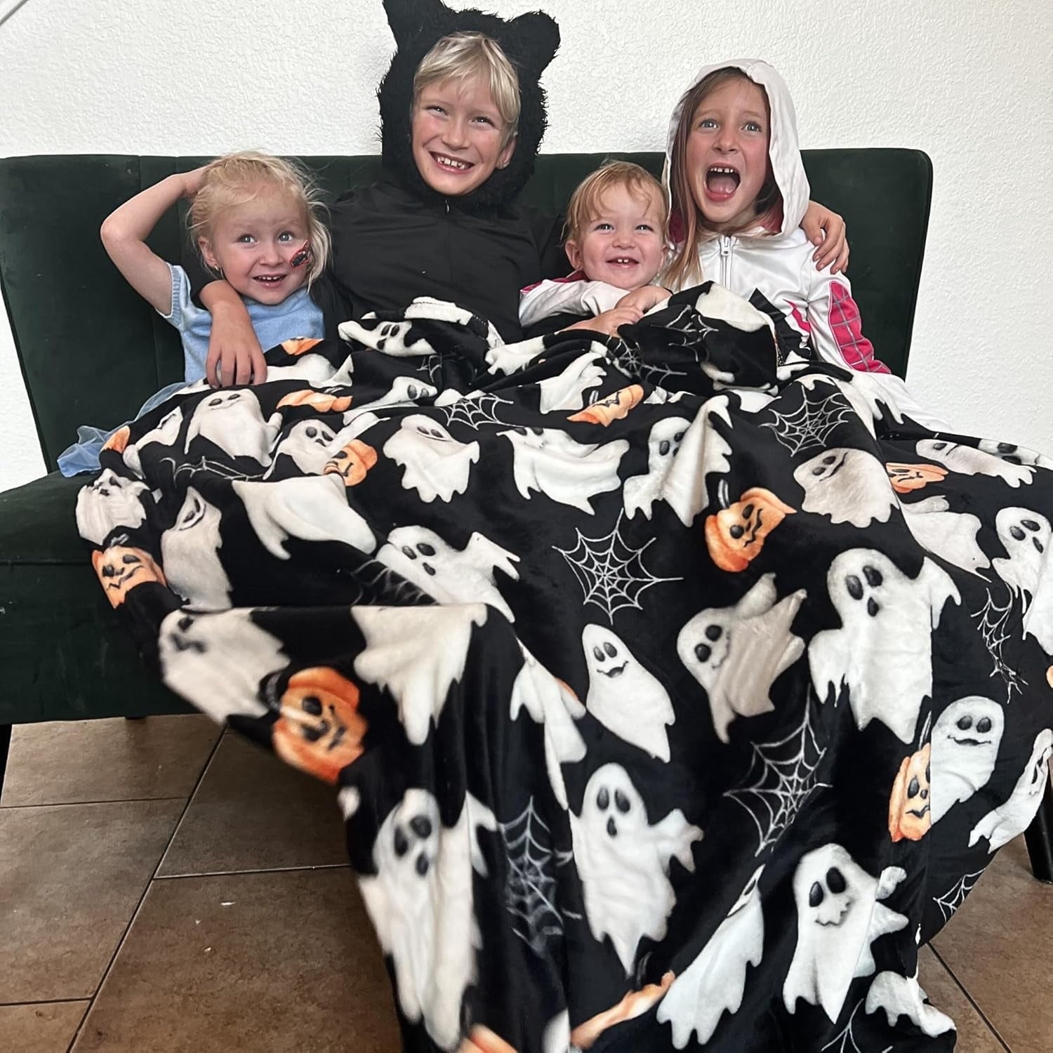 Serafina Home Halloween Throw Blanket: Fuzzy Boo! Jack O'Lantern Spider Webs Skull and Black Cats Print on Velvet Fleece for Sofa Bed Couch Chair Dorm