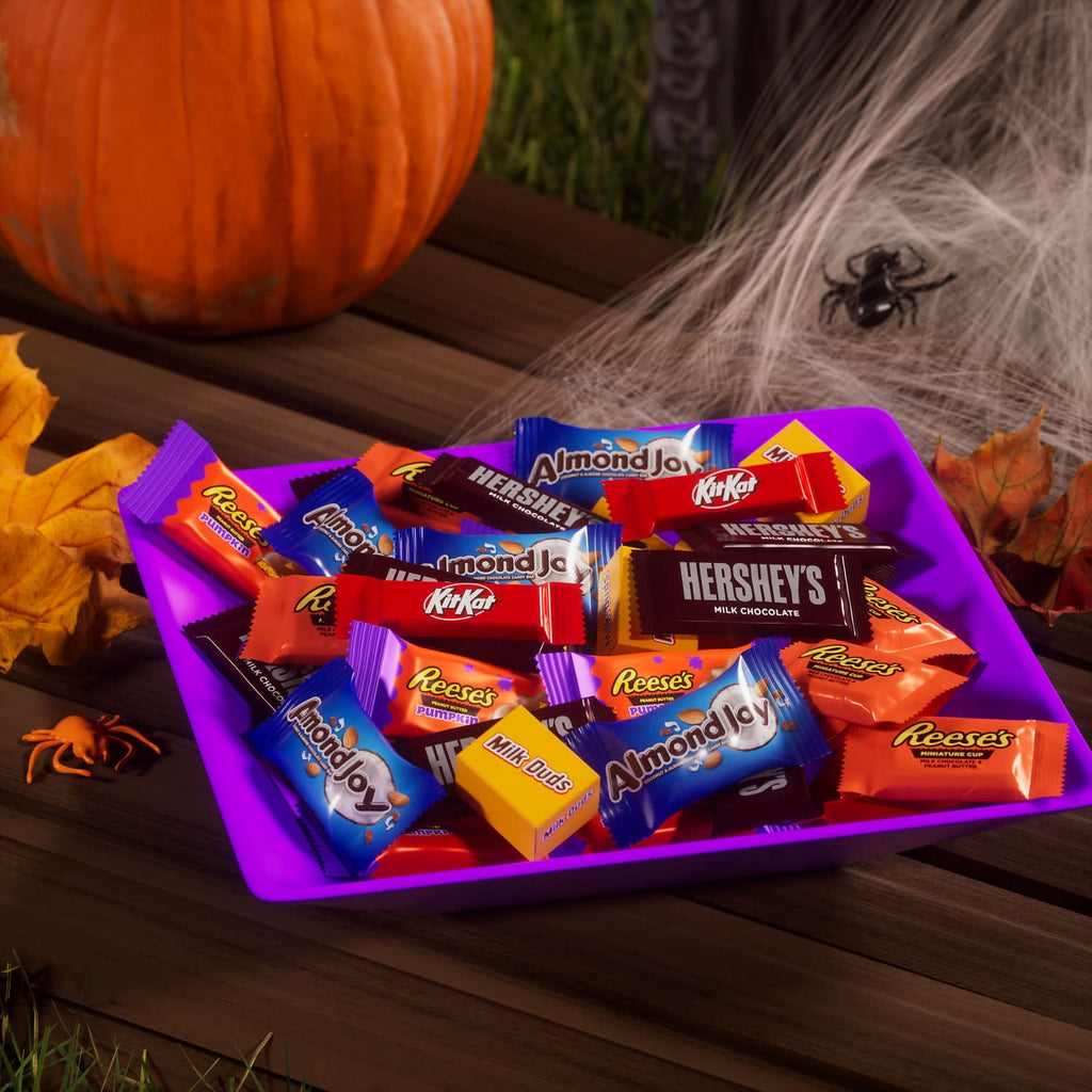 Hershey Assorted Chocolate, Halloween Candy Variety Bag, 23.05 oz (55 Pieces)