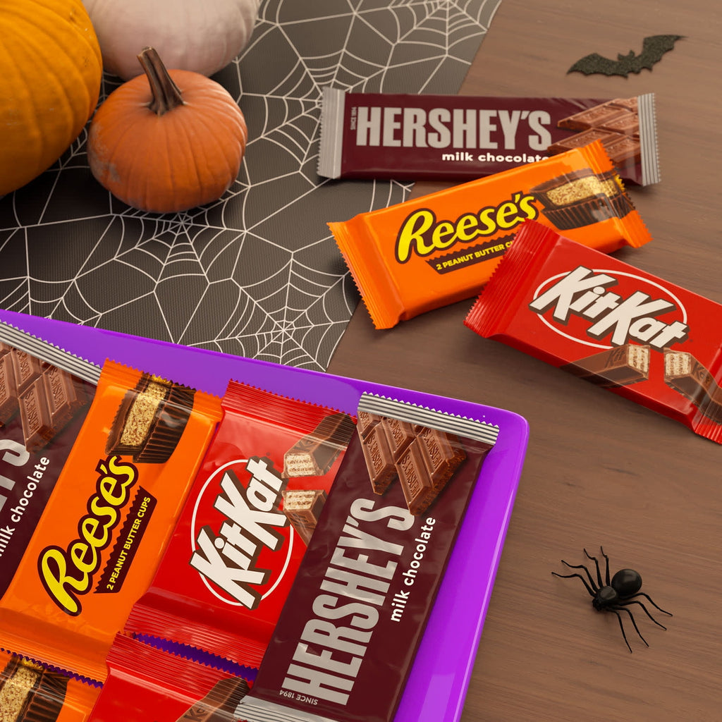 Hershey's, Kit Kat and Reese's Assorted Milk Chocolate, Halloween Candy Bulk Box, 27.3 oz (18 Count)
