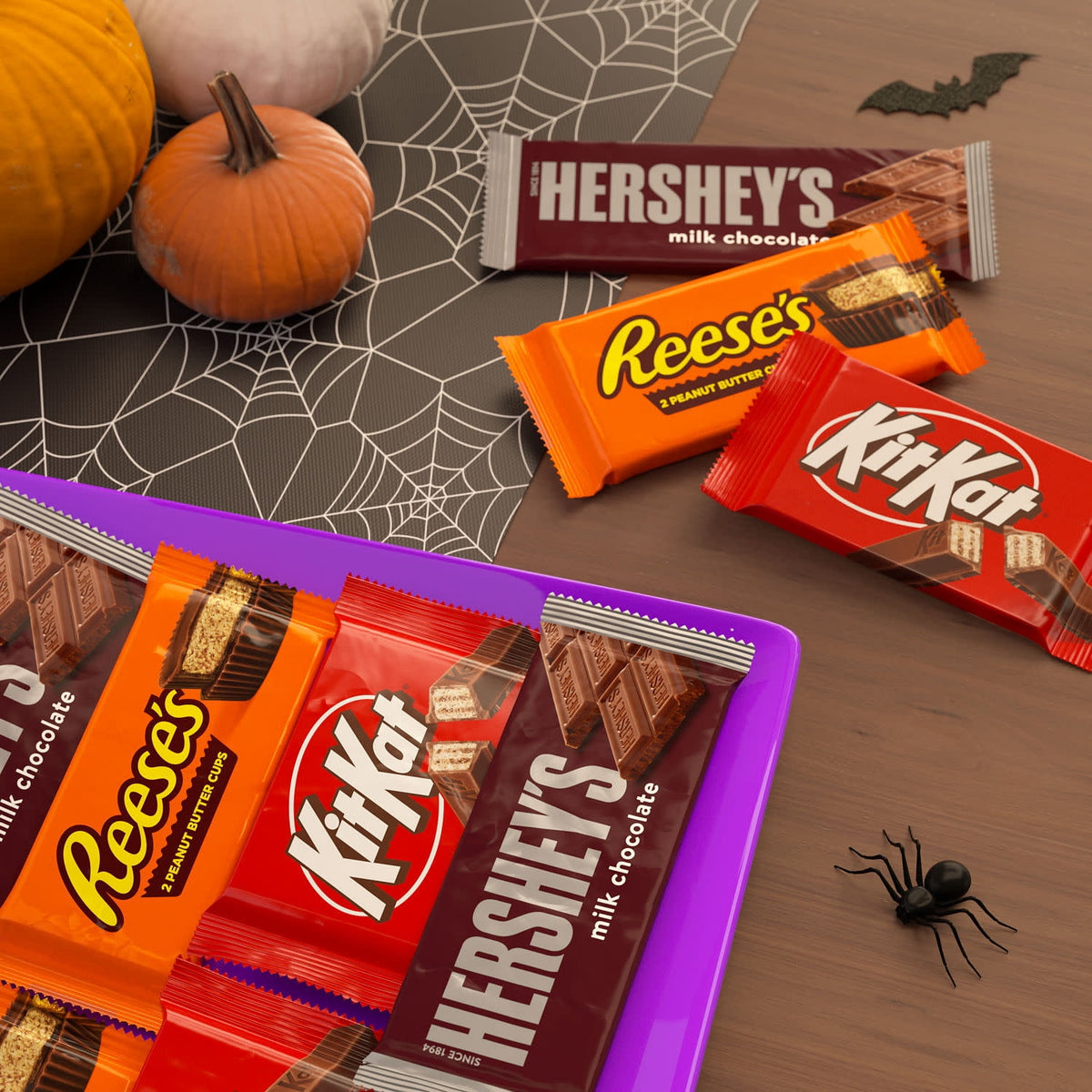 Hershey's, Kit Kat and Reese's Assorted Milk Chocolate, Halloween Candy Bulk Box, 27.3 oz (18 Count)