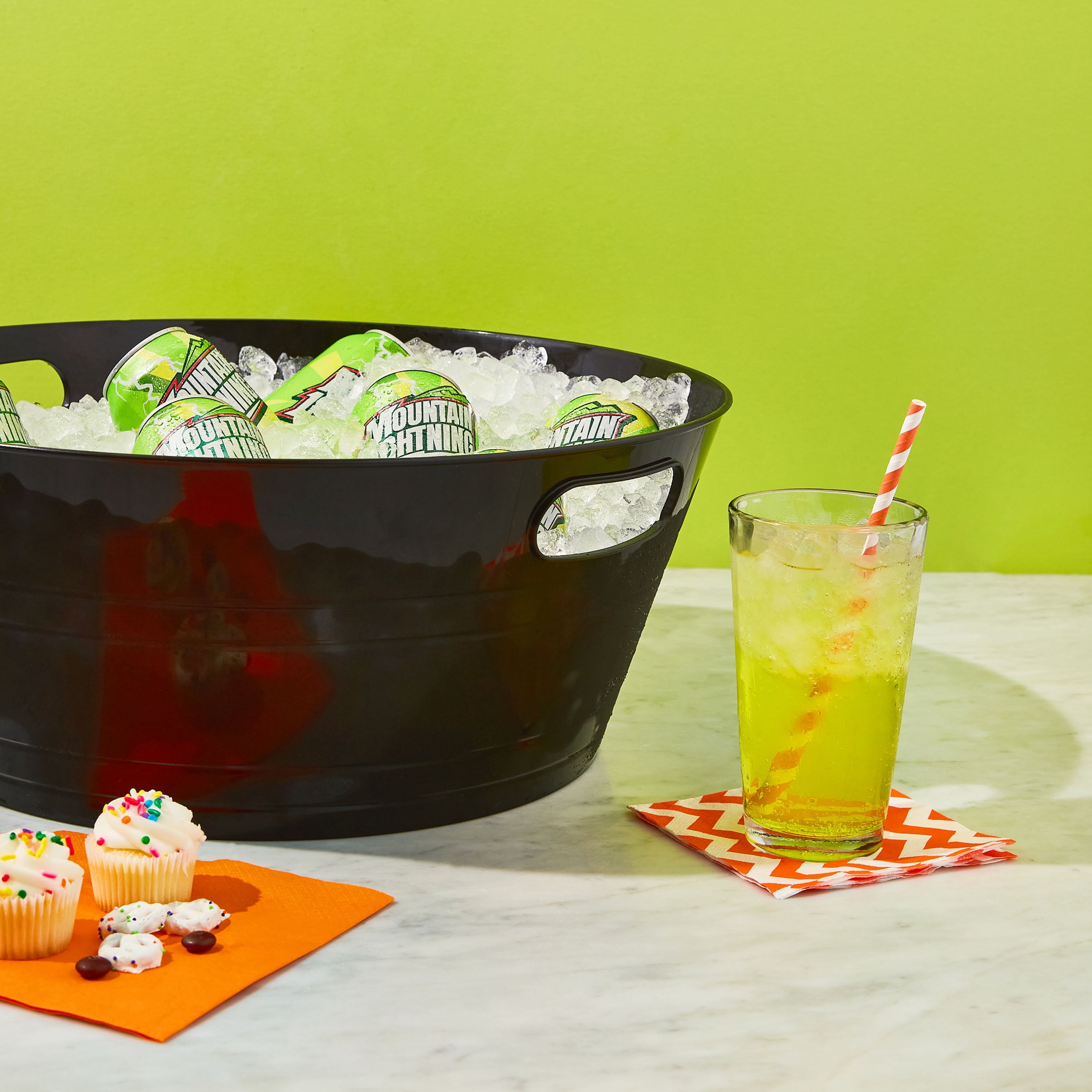 Way To Celebrate Black Plastic Party Tub with Handles, 17.6 in, 420 oz