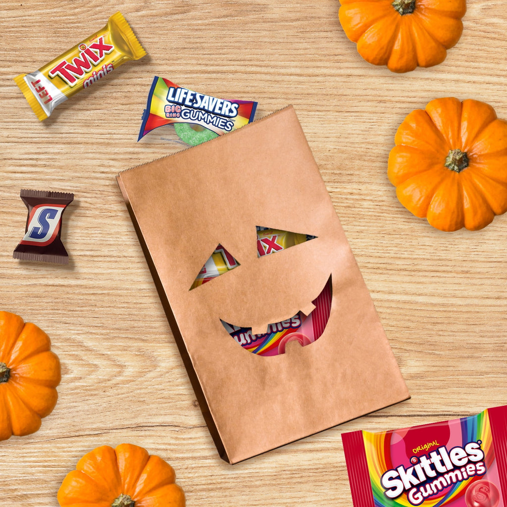 Snickers, Skittles Gummies & More Halloween Candy Variety Pack - 155 Ct Bulk Bag