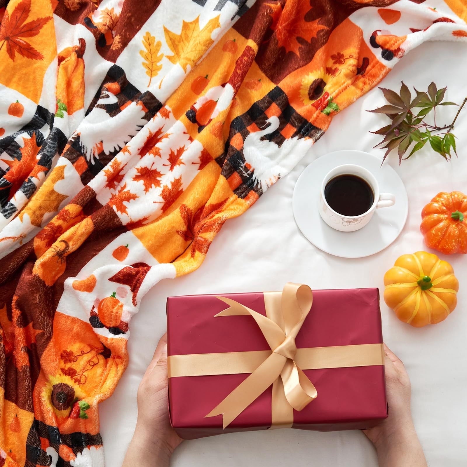 FastXmas Halloween Throw Blanket, 30"x40" Flannel Fleece Pumpkins Maple Checkered Plush Blanket, Soft Lightweight Skin-Friendly Fall Harvest Decorative Throw Blanket for Couch Sofa Bed Outdoor