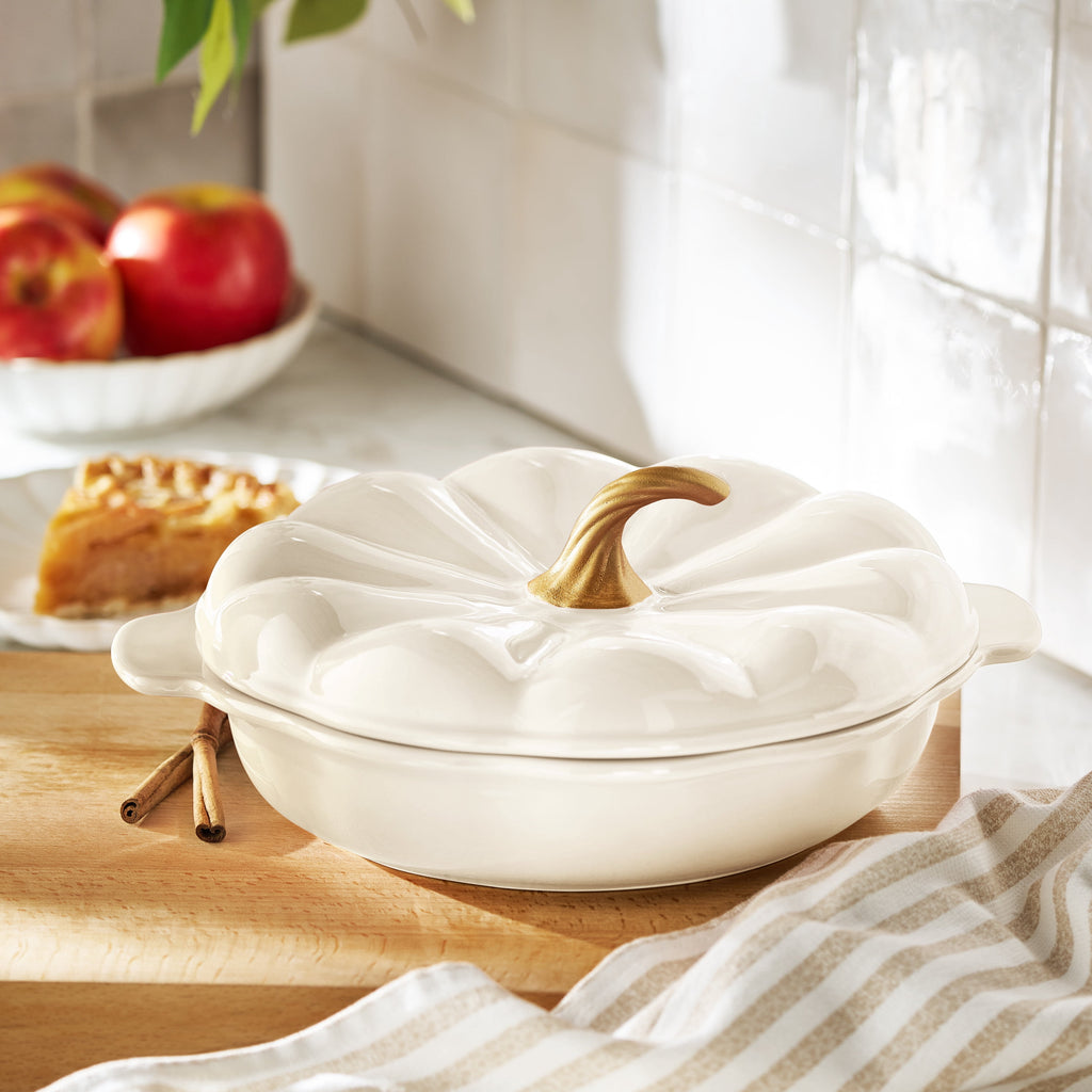 The Pioneer Woman Pumpkin Stoneware 10" Pie Dish with Lid, Linen