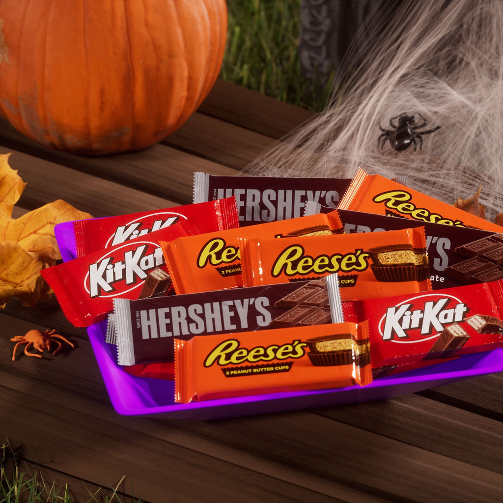 Hershey's, Kit Kat and Reese's Assorted Milk Chocolate, Halloween Candy Bulk Box, 27.3 oz (18 Count)