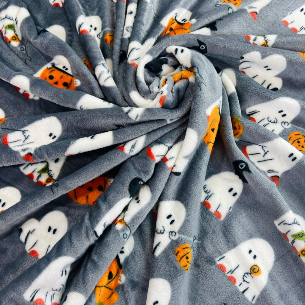 Serafina Home Halloween Throw Blanket: Fuzzy Boo! Jack O'Lantern Spider Webs Skull and Black Cats Print on Velvet Fleece for Sofa Bed Couch Chair Dorm