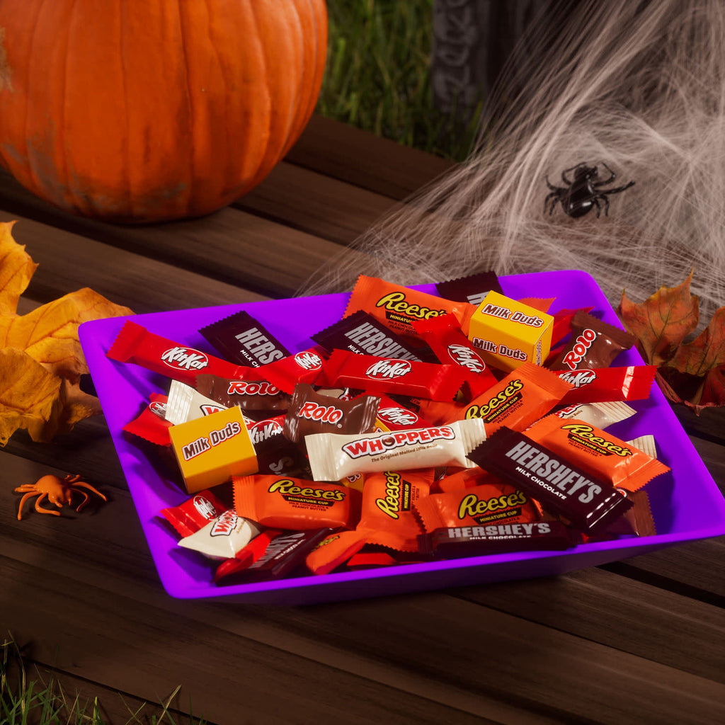 Hershey Assorted, Halloween Candy Bulk Variety Bag, 51.03 oz (165 Pieces)