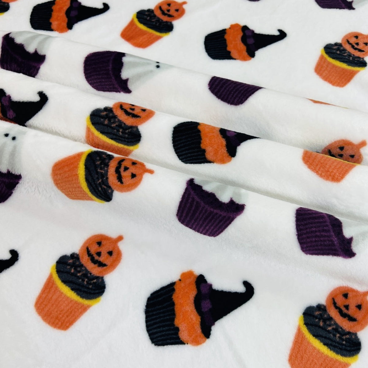 Serafina Home Halloween Throw Blanket: Fuzzy Boo! Jack O'Lantern Spider Webs Skull and Black Cats Print on Velvet Fleece for Sofa Bed Couch Chair Dorm