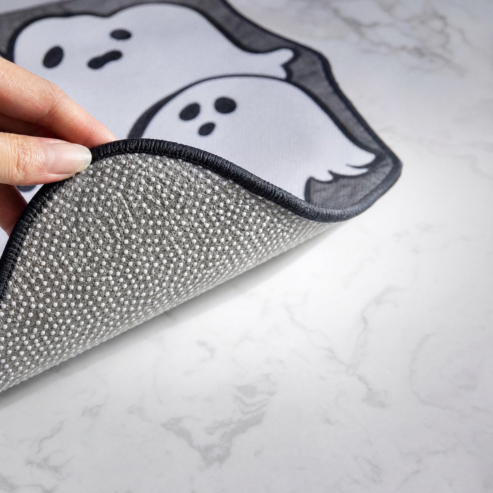 Halloween Ghost Door Mat, Cute Welcome Mat for Front Door Porch Entryway Haunted Outdoor Decor Spooky Decorative Entrance Doormat Non Slip Halloween Rug, 16" x 24"
