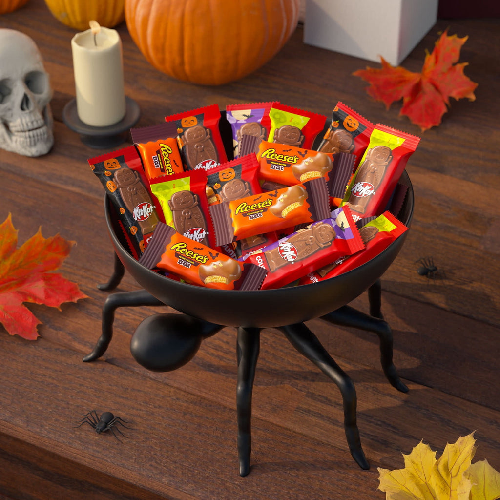 Kit Kat and Reese's Assorted Milk Chocolate, Halloween Candy Bag, 18.44 oz (30 Pieces)