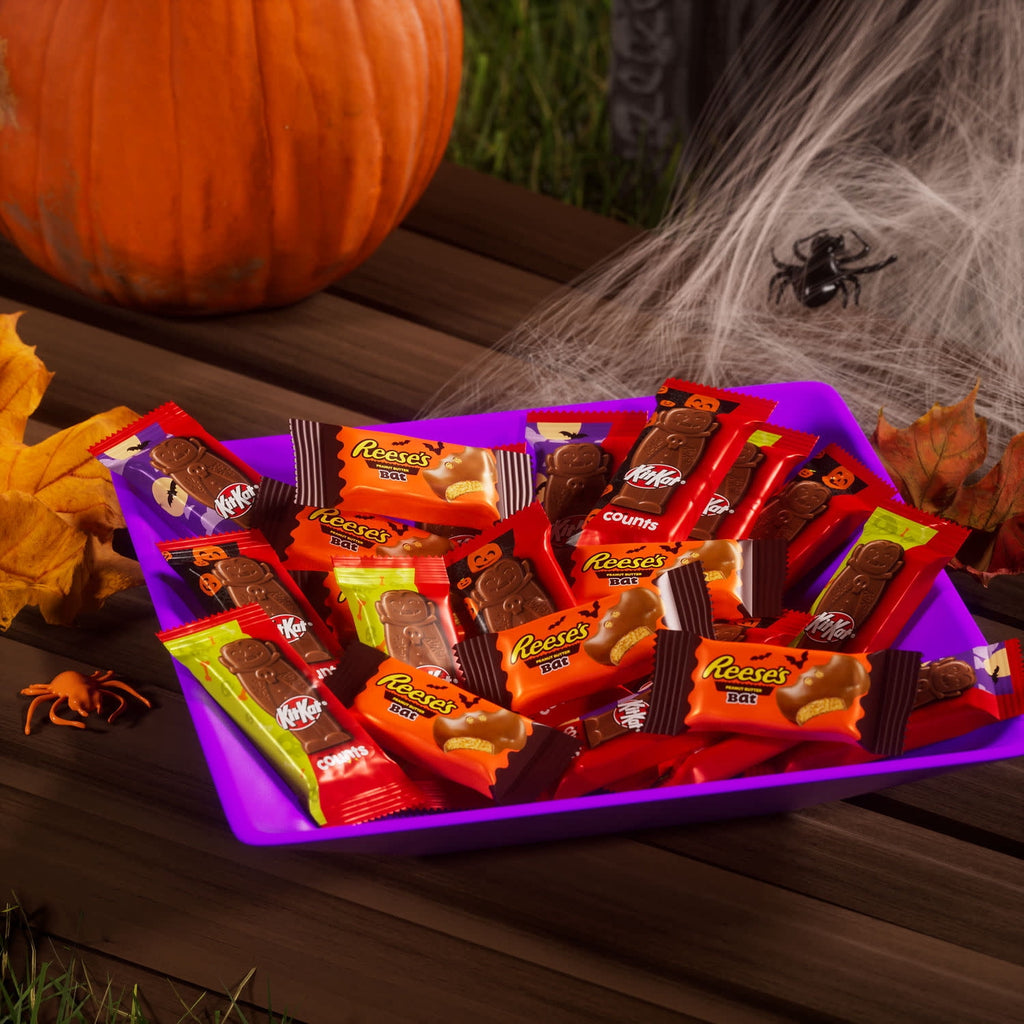 Kit Kat and Reese's Assorted Milk Chocolate, Halloween Candy Bag, 18.44 oz (30 Pieces)