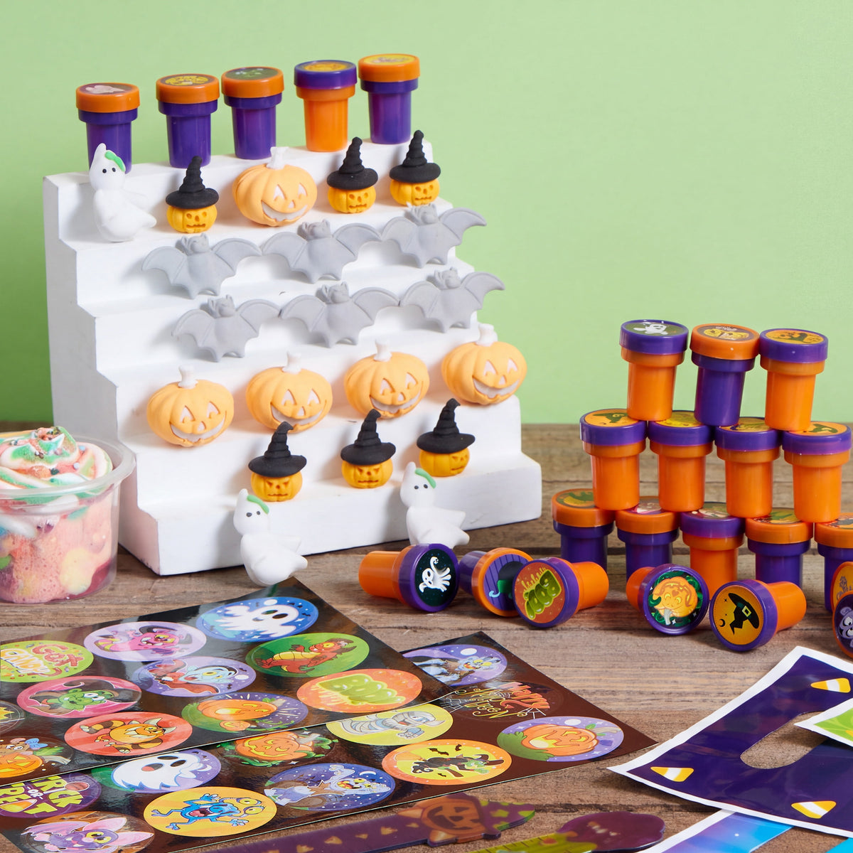 Joyfy 192 Pcs Halloween Stationery Set, Halloween Markers Rulers Stickers Erasers Stamps Notebooks Bags Party Favors,Halloween Trick or Treat Bags,Halloween Gifts for Kids,Classroom Favors