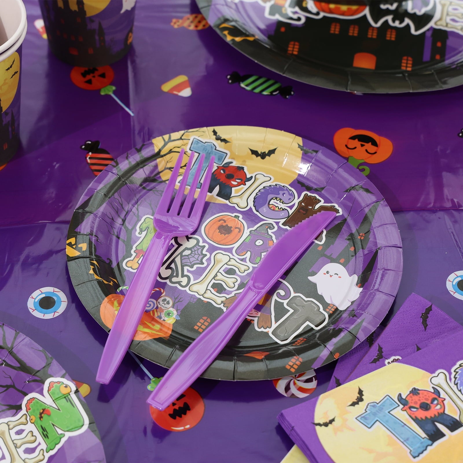 YIBAGA Halloween Party Supplies 194 PCs Serve 24, Ghost Pumpkin Witch Paper Plates Napkins Cups Tablecloth Banner Party Decor