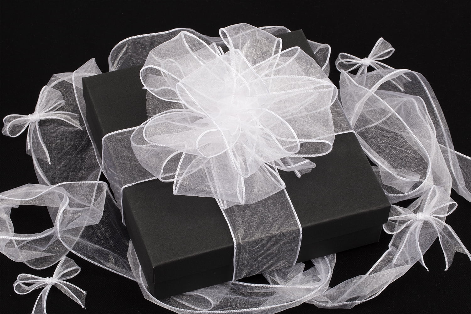 Joycrosso 1.5 Inch White Wired Organza Ribbon - 20 Yards Sheer Decorative Ribbon for Gift Wrapping, Wedding Decor, Christmas Tree, Crafts & DIY Projects