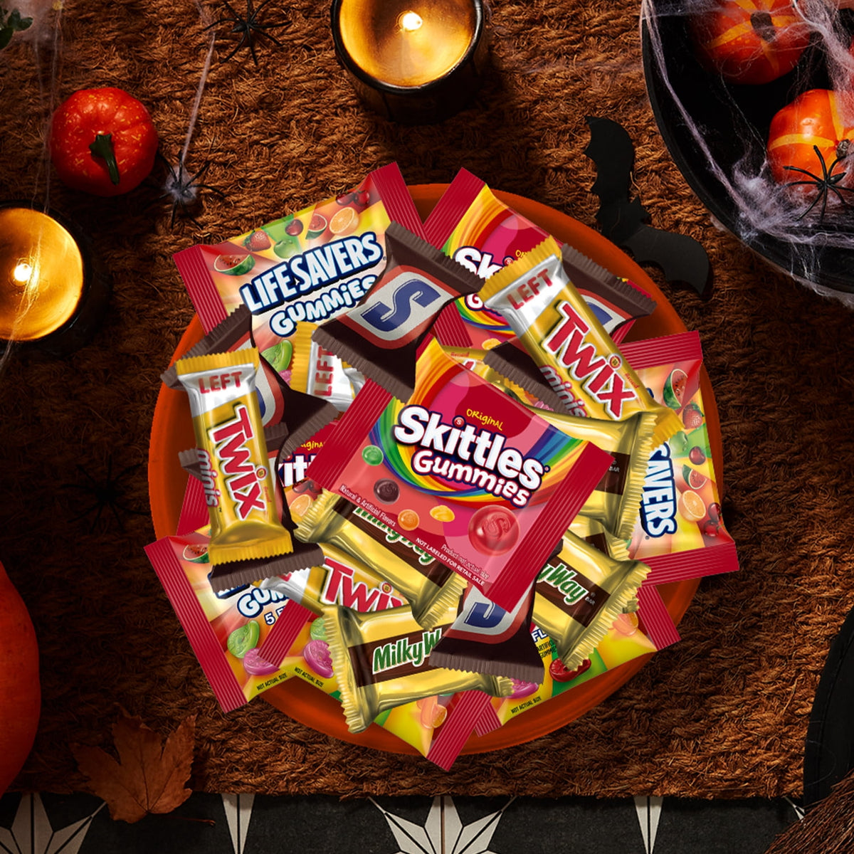 Snickers, Skittles Gummies & More Halloween Candy Variety Pack - 155 Ct Bulk Bag