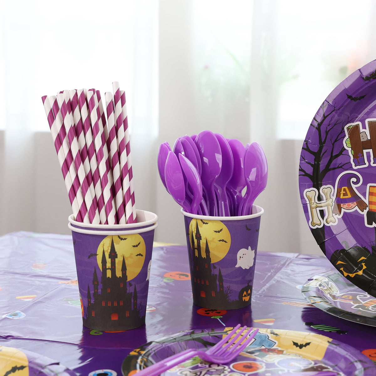 YIBAGA Halloween Party Supplies 194 PCs Serve 24, Ghost Pumpkin Witch Paper Plates Napkins Cups Tablecloth Banner Party Decor