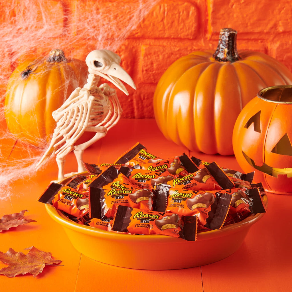 REESE'S Milk Chocolate Snack Size Peanut Butter Bats, Halloween Candy Bag, 9.6 oz