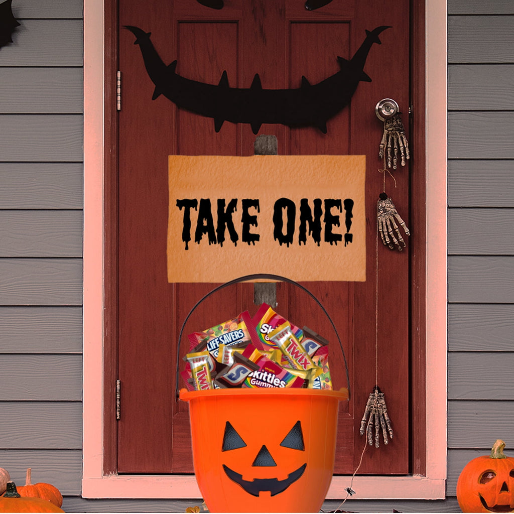 Snickers, Skittles Gummies & More Halloween Candy Variety Pack - 155 Ct Bulk Bag