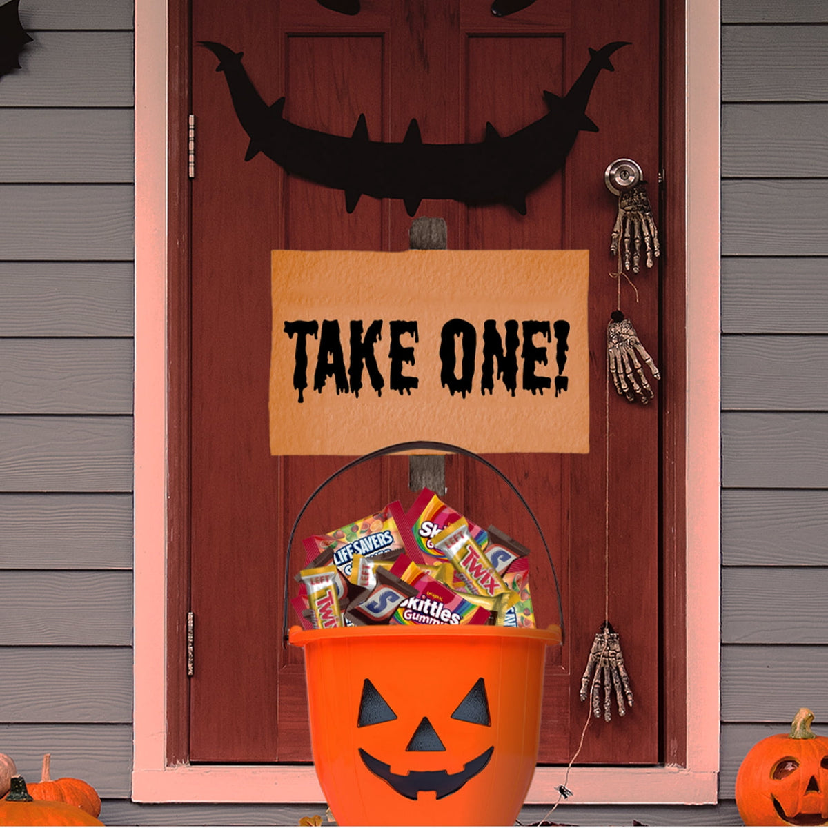 Snickers, Skittles Gummies & More Halloween Candy Variety Pack - 155 Ct Bulk Bag