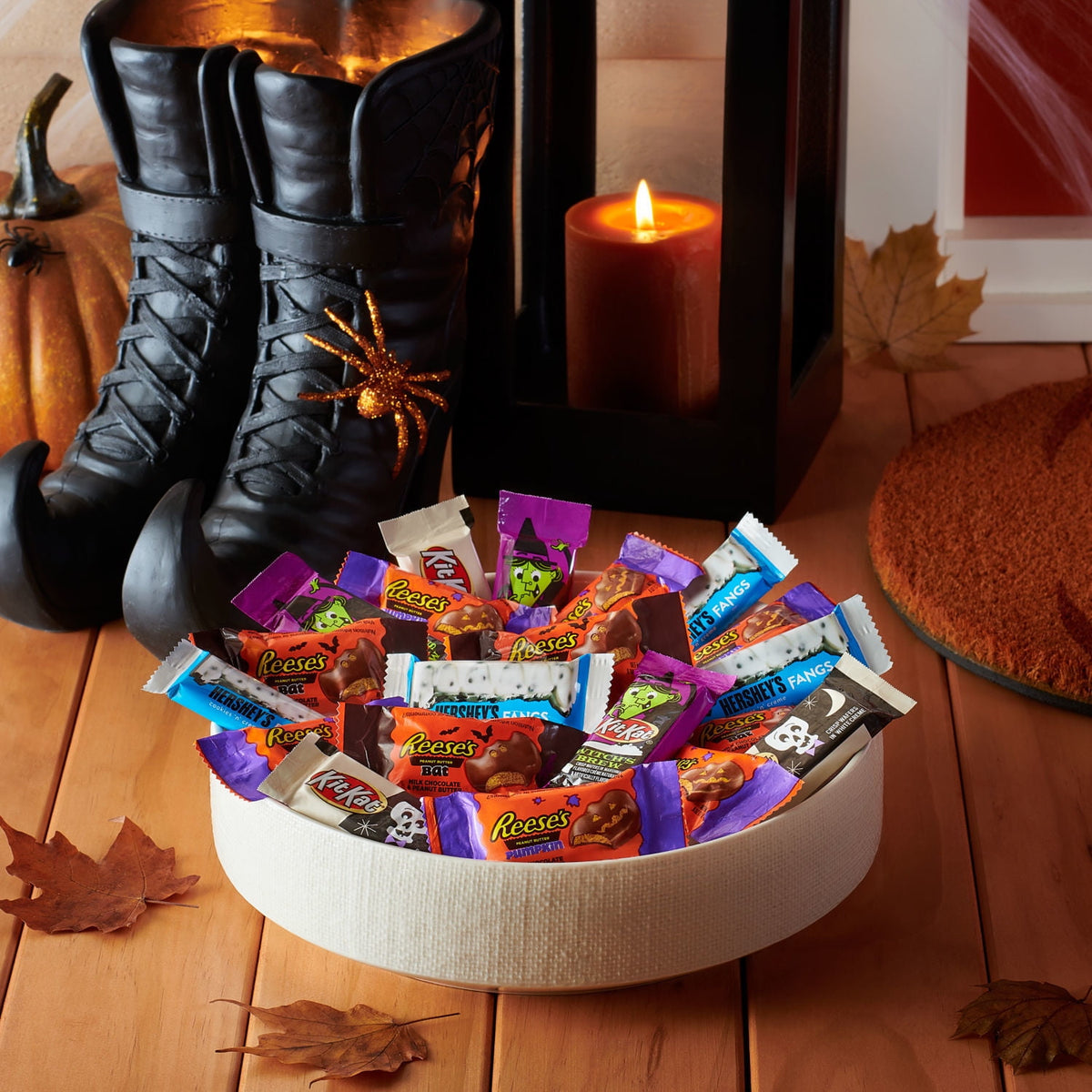 Hershey's, Kit Kat And Reese's Assorted Flavored Snack Size Halloween Candy, Bag 18.41 oz, 35 Pieces