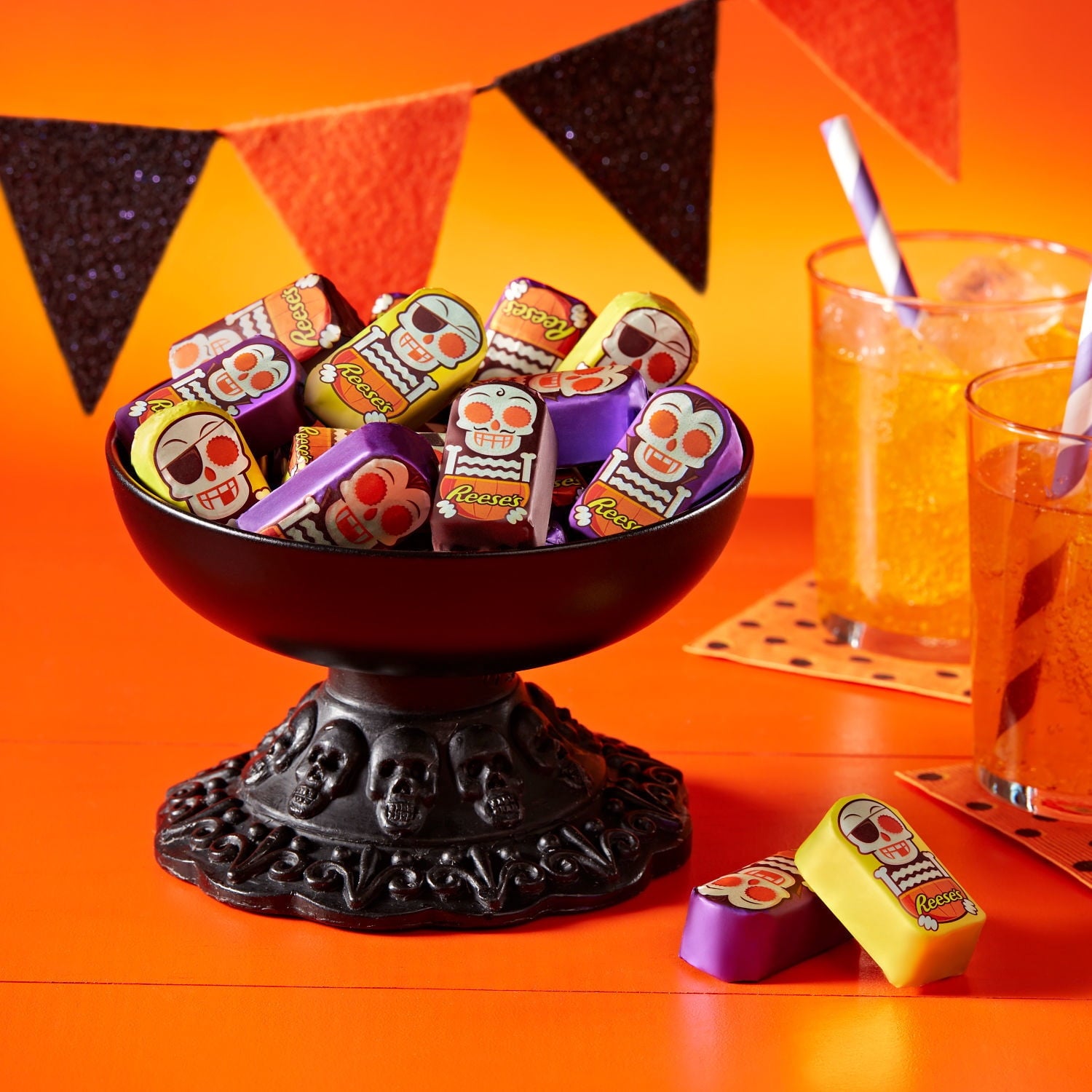 Reese's Chocolate Peanut Butter Creme Skeletons Halloween Candy, Bag 9.1 oz
