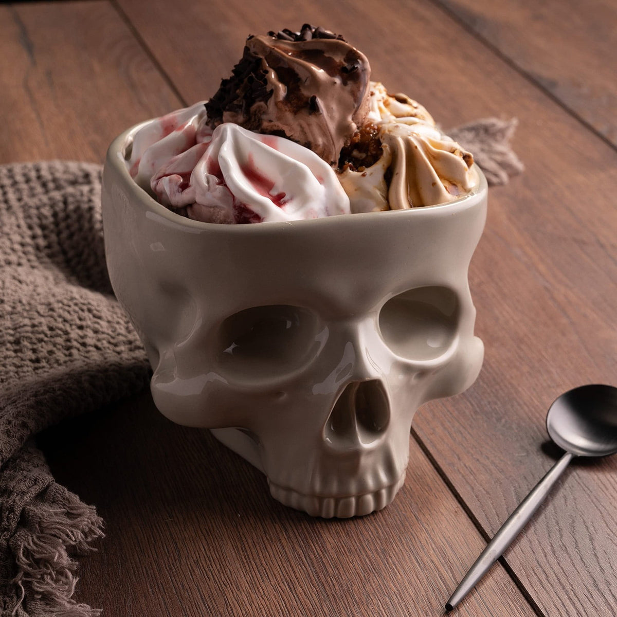 White Ceramic Skull Bowl, Gothic 3D Skull Shaped Serving Bowl, Food Safe Novelty Skull Dinner Bowl for Noodle Salad Snack Halloween Party Home Table Decor