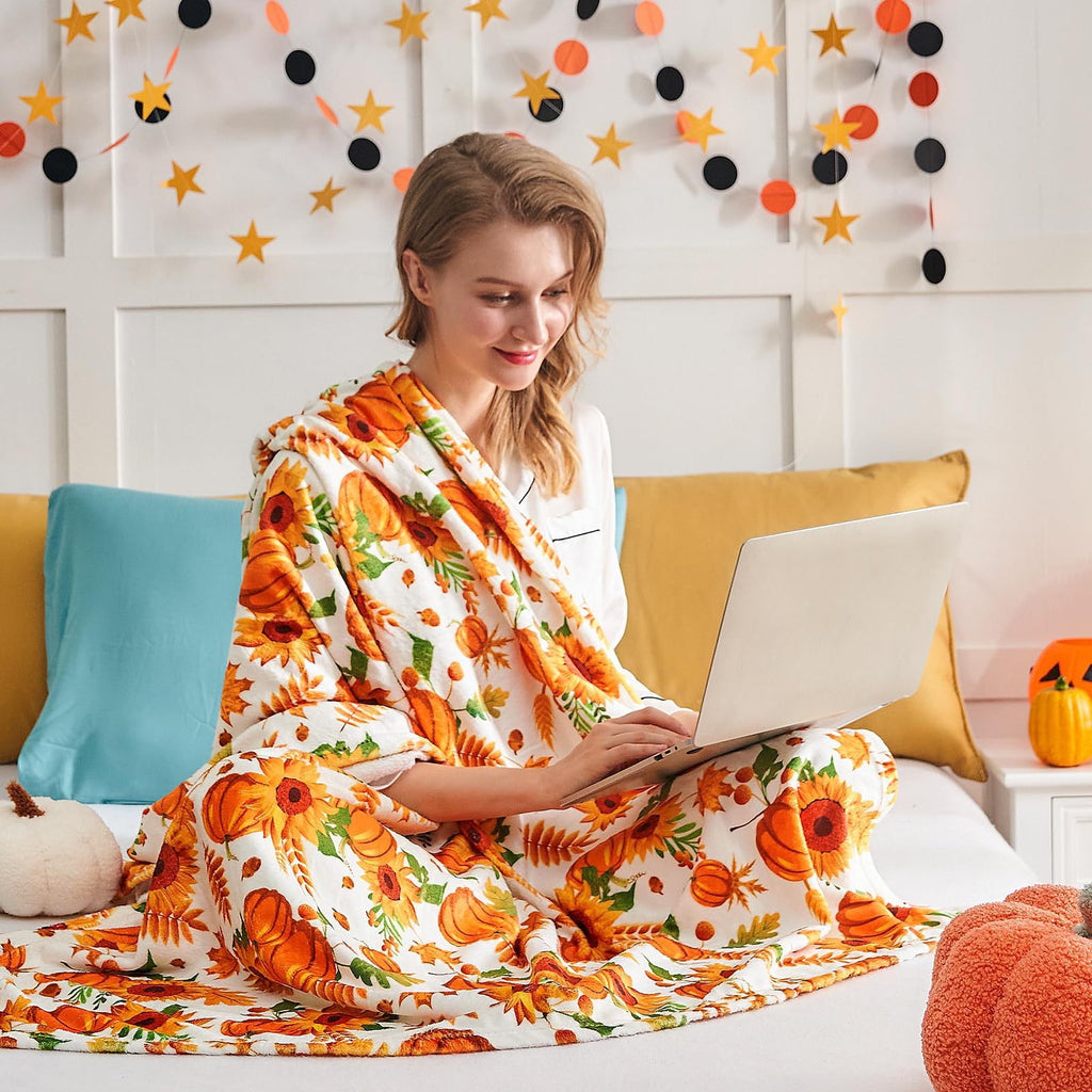 FastXmas Halloween Throw Blanket, 30"x40" Flannel Fleece Pumpkins Maple Checkered Plush Blanket, Soft Lightweight Skin-Friendly Fall Harvest Decorative Throw Blanket for Couch Sofa Bed Outdoor