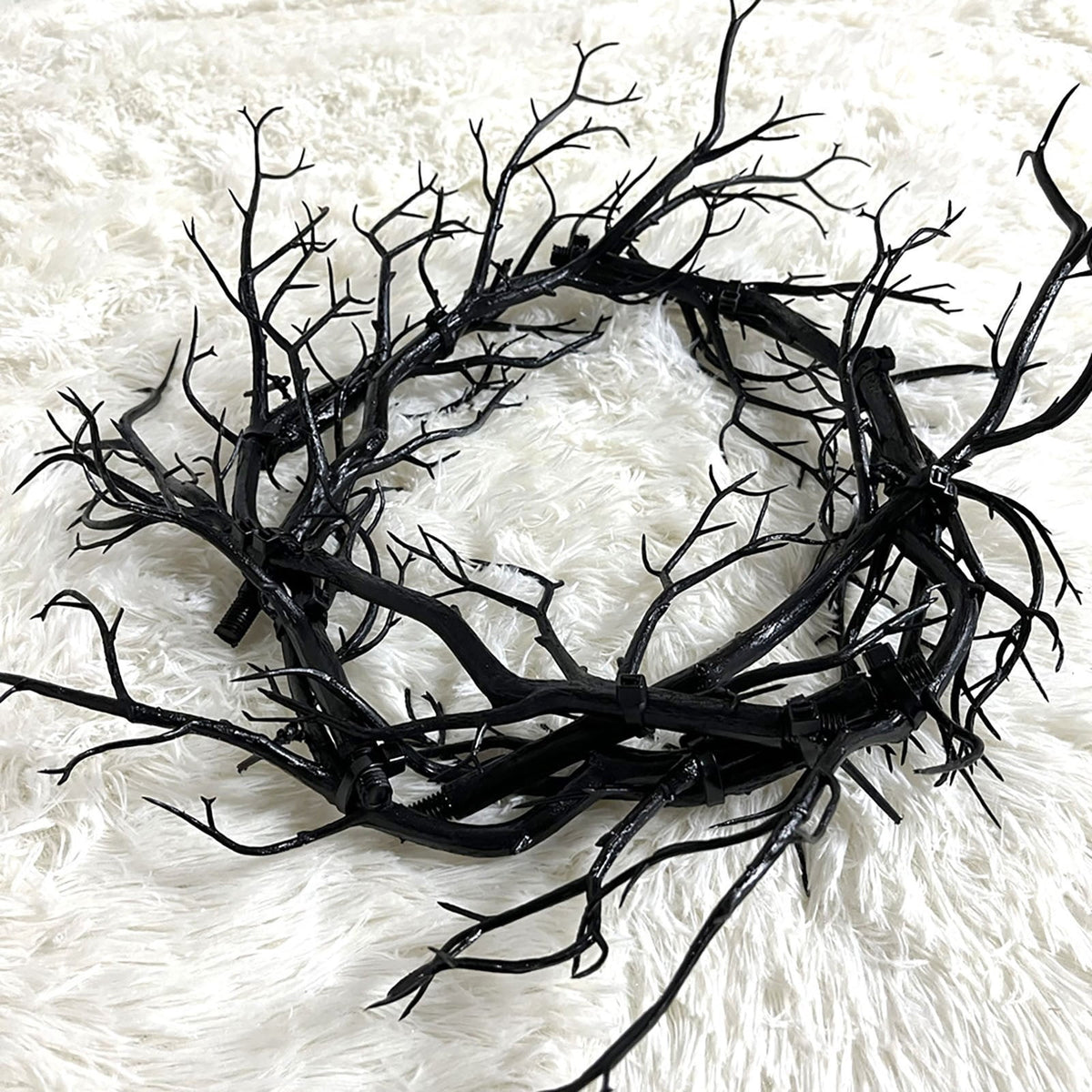 18 Inch Black Artificial Dead Branch Wreath, Twisted Bare Twig Halloween Wreath Frame, Spooky Gothic Twig Garland Base for Front Door Table Centerpiece Halloween DIY Decor