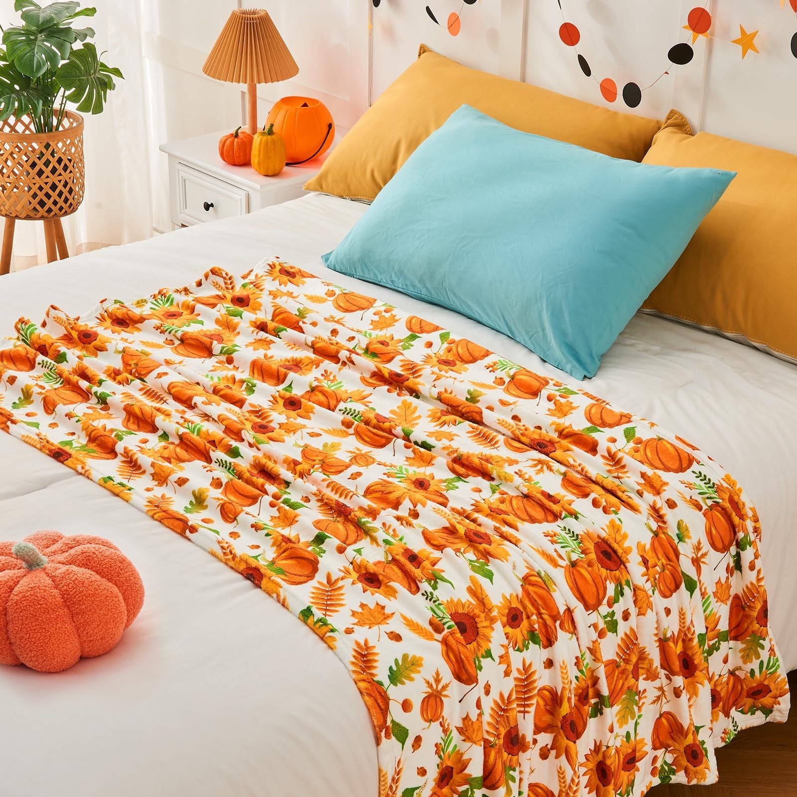 FastXmas Halloween Throw Blanket, 30"x40" Flannel Fleece Pumpkins Maple Checkered Plush Blanket, Soft Lightweight Skin-Friendly Fall Harvest Decorative Throw Blanket for Couch Sofa Bed Outdoor